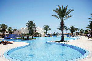 robinson-djerba-bahiya-tunisie-piscine-palmier[1]